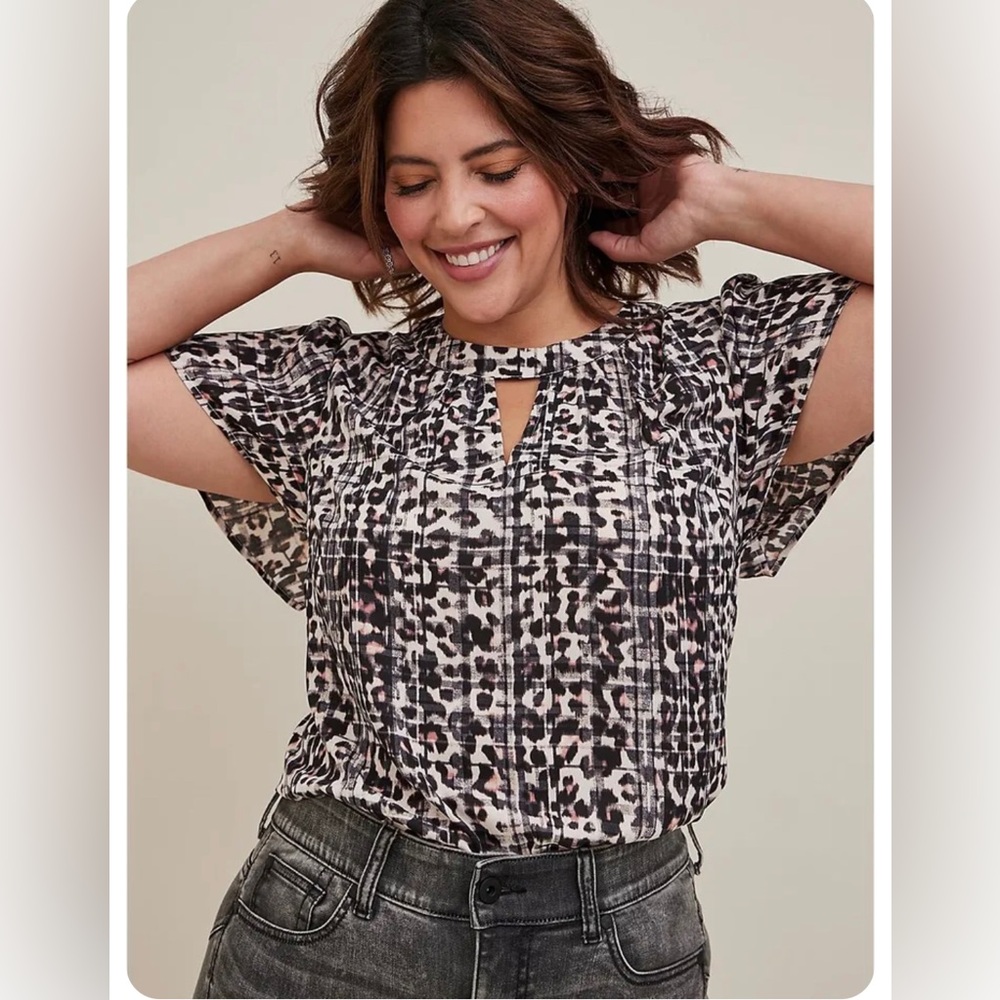 Torrid Plus Georgette Leopard Print Flutter Sleeve Top size 3 (clo)